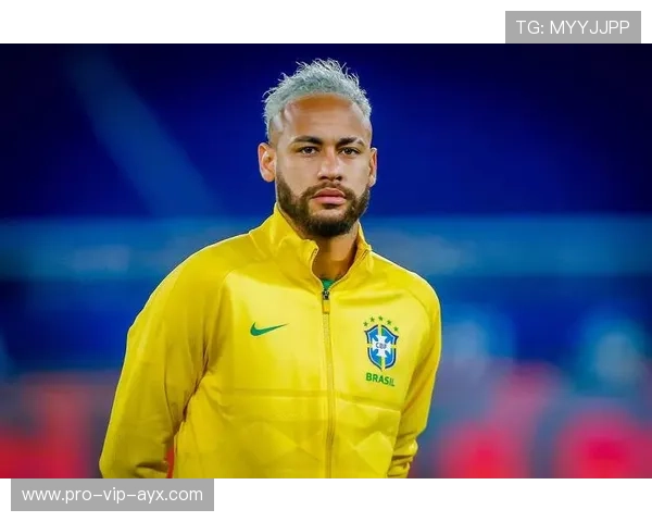 内马尔连做两次节奏变化，让巴西轻松撕裂对手前线