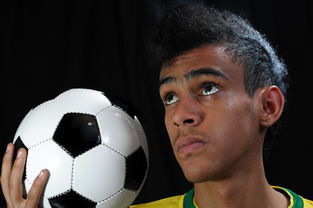 爱游戏app安装-战术板上的奇迹：分析冠军球队的战术布局，冠军技巧